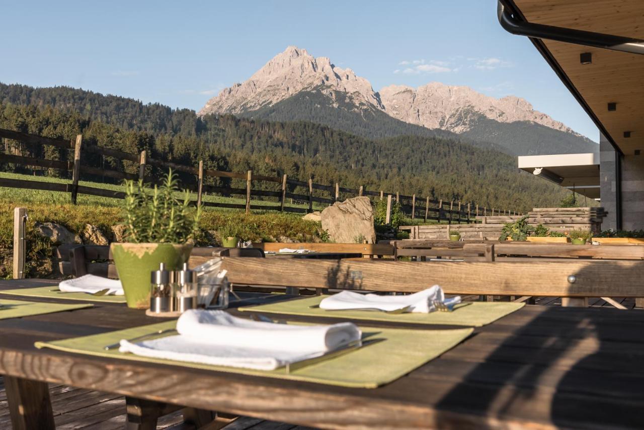Joas Natur.Hotel.B&B Innichen Exteriör bild