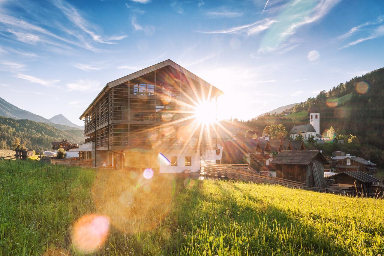 Joas Natur.Hotel.B&B Innichen Exteriör bild