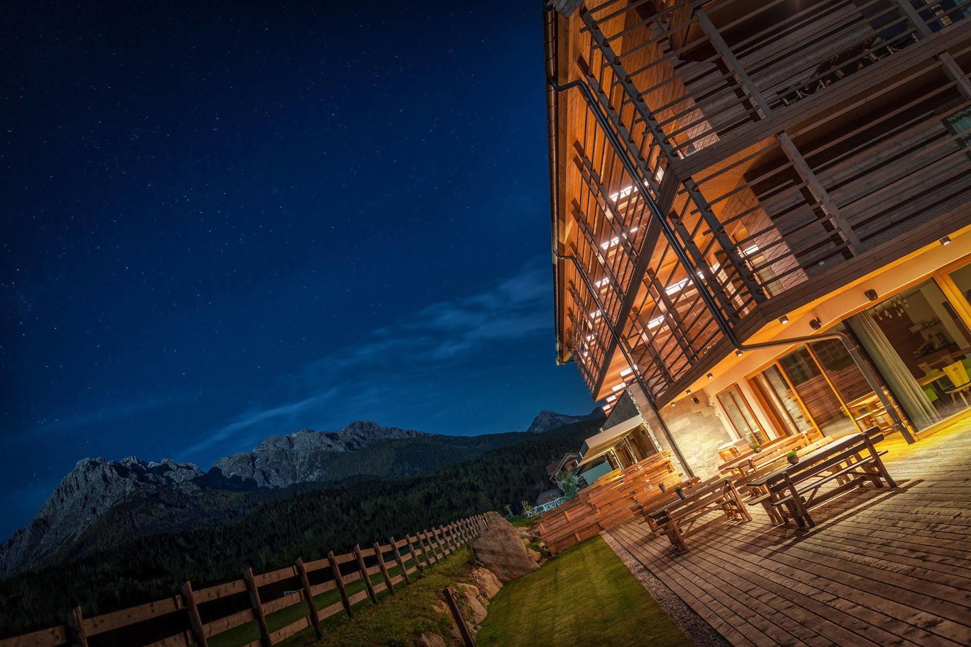 Joas Natur.Hotel.B&B Innichen Exteriör bild